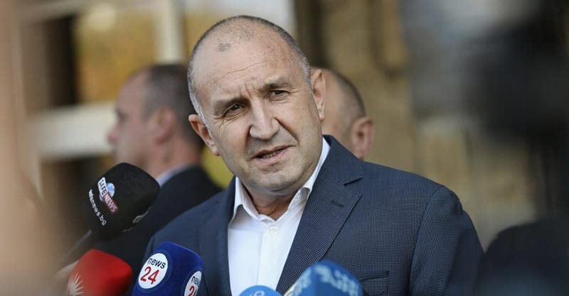 Радев: В неделя избираме между мира и войната